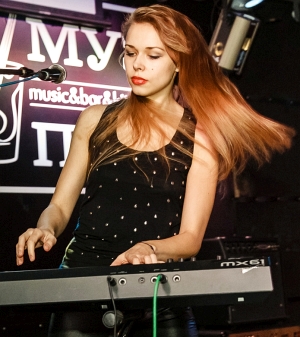 Катерина Романова-Веденина, клавиши, группа Magic
